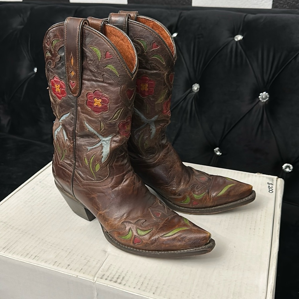 Women’s Dan Post boots size 8.
